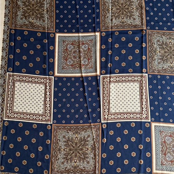 Art of the Scarf the Rack Navy Blue Beige patchwork scarf 45x46” Italy - Picture 2 of 4